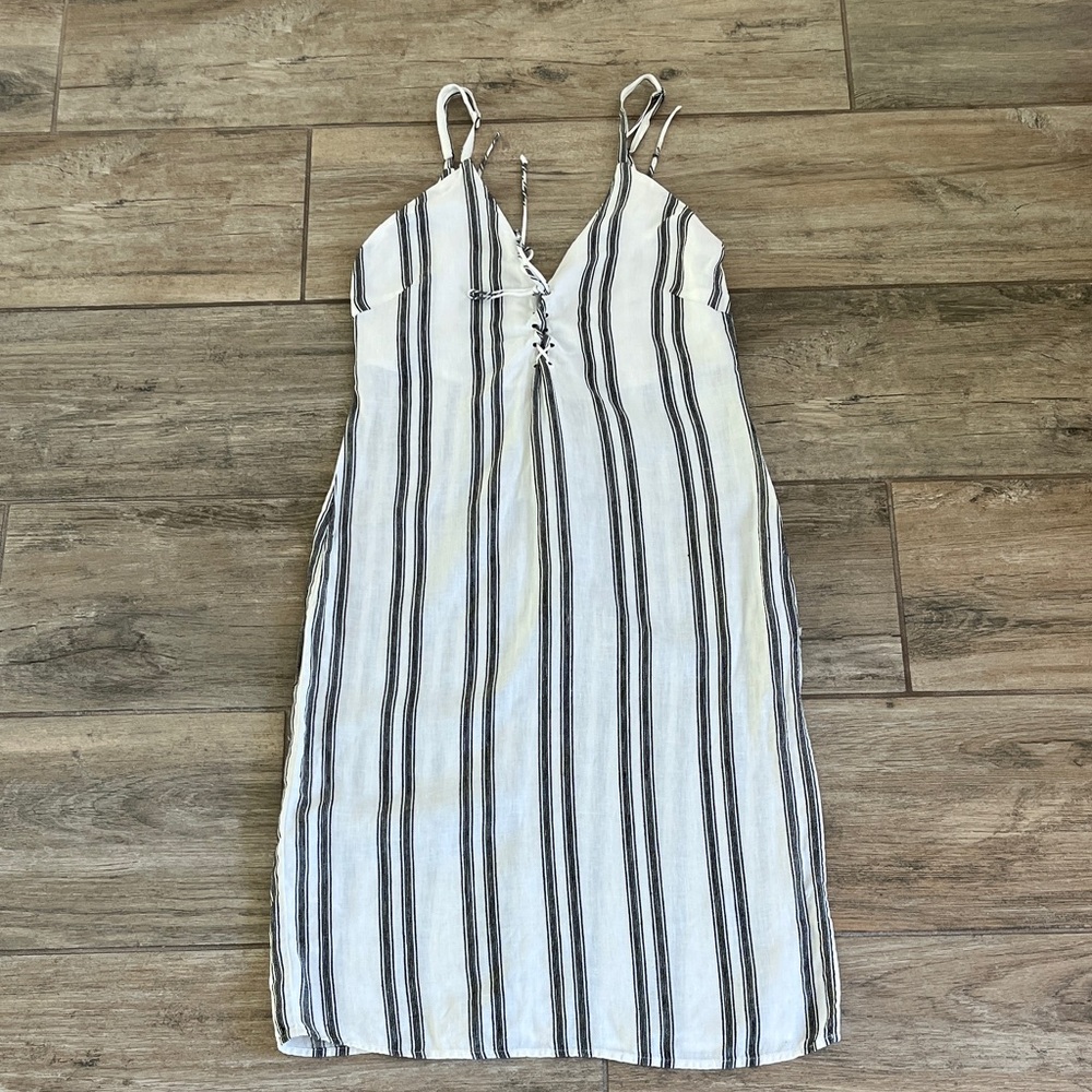Reformation Carmen Lace Up Dress in Black and White Stiped. Size X-Small. - Picture 8 of 9